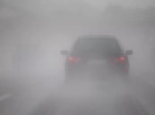 6 نصائح مهمة للقيادة بشكل آمن أثناء الضباب لتجنب وقوع الحوادث