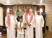مدير تعليم الأحساء يستقبل الطالب بدر المحسن لفوزه بالمركز الأول في بطولة النخبة للبراعم