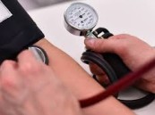دراسة تكشف سببًا غير متوقع لارتفاع ضغط الدم: اضطراب مواعيد النوم لا مدته
