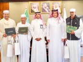 مدير التعليم يكرّم معلمين متعاقدين تقديرًا لعطاء 22 عامًا في مدارس هِجَر الربع الخالي