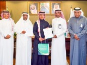 مدير تعليم الأحساء يكرّم عبدالعزيز العقيل لتحقيقه ثالث المملكة في التصوير بالمهارات الثقافية