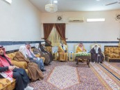 أمير الشرقية ومحافظ الأحساء يزوران الشيخ محمد حسن الجزيري