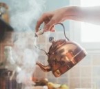 هل الماء الساخن ينقص الوزن ويعالج التهاب الحلق؟.. حقائق علمية جديدة تكشف