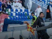 بعدما اكتشف عدم وجود راية مع الحكم المساعد.. كيف أنقذ رئيس لجنة حكام أحياء الأحساء مباراة الفتح والحزم؟