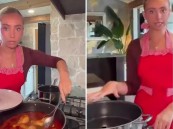 بالفيديو.. طاهية أمريكية تستعرض خطوات تحضير الكبسة السعودية بطريقتها