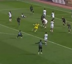 لحظة تاريخية.. حارس الطائي “دغريري” يسجل هدف التعادل في الثواني الأخيرة أمام الرائد