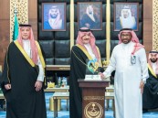 أمير المنطقة الشرقية يكرّم جمعية أرام لرعاية الأيتام بالعيون