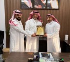  أولياء أمور ابتدائية الأمير سعود بن نايف يكرّمون مدير المدرسة والموجه الطلابي