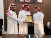  أولياء أمور ابتدائية الأمير سعود بن نايف يكرّمون مدير المدرسة والموجه الطلابي