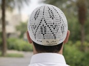 «الطاقية الحساوية».. هوية متجددة تُحاك بخيوط الكروشيه