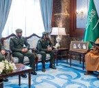 محافظ الأحساء يطّلع على التقرير السنوي لجوازات المحافظة ويؤكد تعزيز الأداء المؤسسي