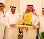 مجلس أسرة أمير الشهاب يكرّم حمد العيسى مدير عام تعليم الأحساء السابق