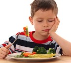 خبيرة تغذية: 12 محاولة كفيلة بتغيير علاقة طفلك بالطعام