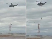 بالفيديو| مشاهد تحبس الأنفاس.. إنقاذ جوي لعالقين وسط السيول في عُمان