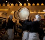 أهازيج القرقيعان تملأ أروقة سوق القيصرية التاريخي بالأحساء
