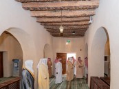  محافظ الأحساء يتفقد مسجد أم زرينيق ضمن مشروع تطوير المساجد التاريخية