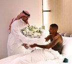 مشهد إنساني وطبي مميز في جدة.. الأهلي يطمئن على لاعب جوهور بعد إصابته