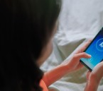 أقرب من البشر؟.. دراسة: 20% من المراهقين يلجأون للذكاء الاصطناعي كـ “طبيب نفسي”