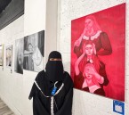 التشكيلية حصة العتيق تعيد صياغة “ثلاثية الحكمة” برؤية معاصرة