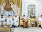 أمير الشرقية يقدم التعازي لأبناء الدكتور بكر بن عبدالله بن بكر في وفاة والدهم