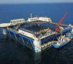الخيزران يتحدى الفولاذ.. أول منصة شمسية عائمة بقدرة 100 كيلوواط