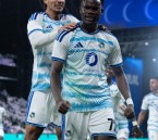 نيوم يفاجئ الهلال في الأرينا