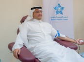 «اقتداء وعطاء».. محافظ الأحساء يشارك في الحملة الوطنية للتبرع بالدم