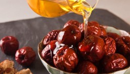 الخضيري: كل أنواع التمر والعسل ترفع السكر.. وهذه الطريقة الآمنة لتناولها