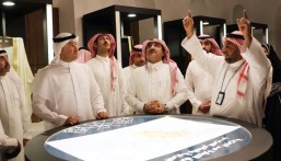 سمو الأمير سعود بن طلال يزور مواقع مهرجان واحة الأحساء