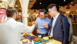 أبهرت الزوار ونالت إعجابهم.. حِرف تراثية وصناعات تحويلية تُثري مهرجان ( تمور الاحساء )