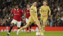 ليفاندوفسكي ينفعل على زميله بعد إقصاء برشلونة