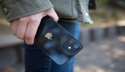 رصد ثغرات في “آيفون” تكشف صورك ورسائلك