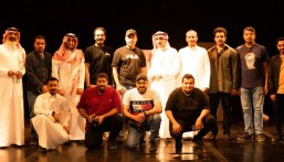 بالصور .. ممثل ( كومبارس ) يتألق على مسرح الثقافة والفنون بالأحساء