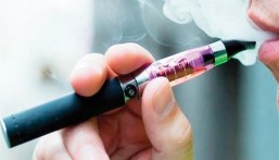 بينها التسمم.. أعراض مميتة لـ “السجائر الإلكترونية”