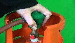 “الدفاع المدني”: ننصحكم بـ 5 إرشادات للنجاة من مخاطر أسطوانات الغاز