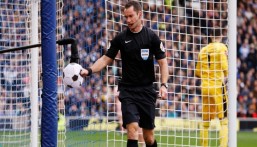 مؤشرات إيجابية لتثبيت “كاميرا” بملابس الحكام