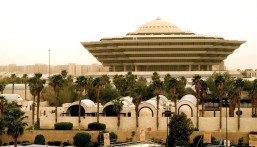 القتل تعزيراً لإرهابي أطلق النار على مركز شرطة وتستر على مطلوب أمنيًا