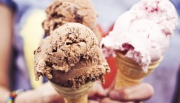 أبرزها “التسمم”.. 4 مخاطر لتناول الأطفال المفرط لـ “الآيس كريم”