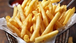 دراسة صينية تُحذر: البطاطس المقلية قد تُسبب الاكتئاب