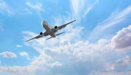 إلزام شركات الطيران بتوفير سكن ومشروبات ووجبات للمسافر المتأخرة رحلته