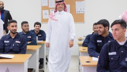 مطلعًا على نماذج من أعمالهم.. محافظ الأحساء يزور المعهد الوطني للتدريب الصناعي NITI