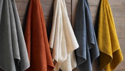 تحذيرات من مشاركة المناشف بين أفراد الأسرة.. عواقب صادمة