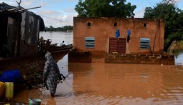 مصرع 27 شخصا وتضرر عشرات الآلاف جراء الفيضانات في النيجر