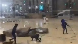 بالفيديو.. شاهد لقطة إنسانية لرجل أمن بالحرم المكي يحمي طفلة من الرياح