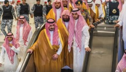 نيابة عن خادم الحرمين الشريفين .. سمو نائب أمير منطقة مكة المكرمة يتشرف بغسل الكعبة المشرفة