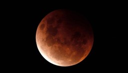 غدًا.. خسوفٌ جزئيٌ مشاهدٌ بالعين المجردة في سماء المملكة