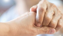 دراسة: الزوجات يعمرن أكثر من الأزواج في المملكة