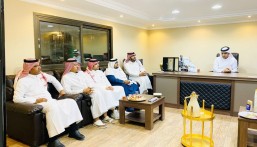 بالصور.. جمعية العيون الخيرية في زيارة لنادي العيون