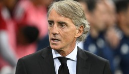 تجاوزت النقد الموضوعي.. تغريم لاعب سابق 300 ألف ريال لتوجيهه عبارات مسيئة لـ مانشيني