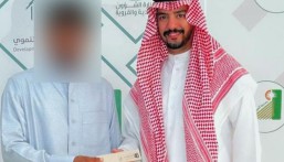 ضمن الإسكان التنموي.. مدير العيون الخيرية يسلم الوحدة السكنية الخامسة